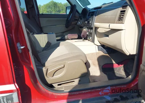 2010 Jeep Liberty Sport z USA, uszkodzony, nr VIN 1J4PP2GK3AW104827